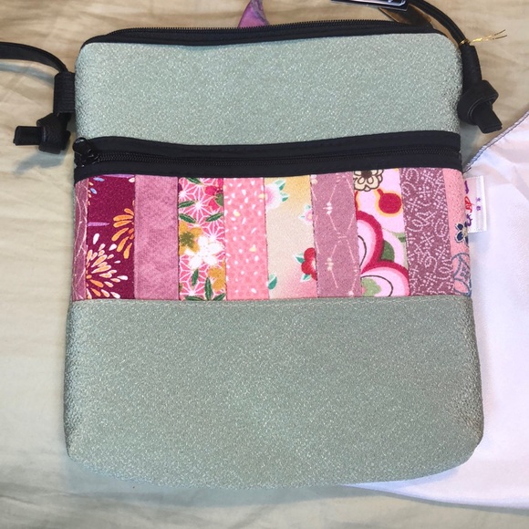 Handcrafted Spring Crossbody from Japan - Picture 2 of 6